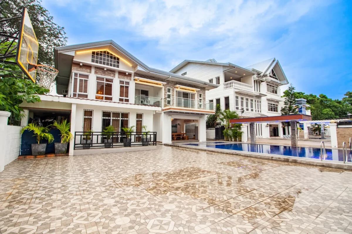 Boss and Doc’s Resort 1